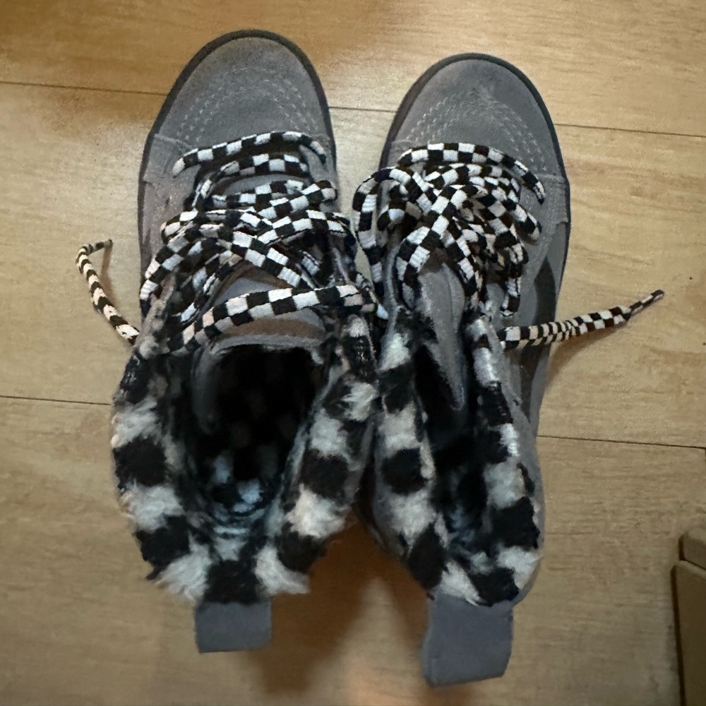 Vans kids snow tennis shoes.
